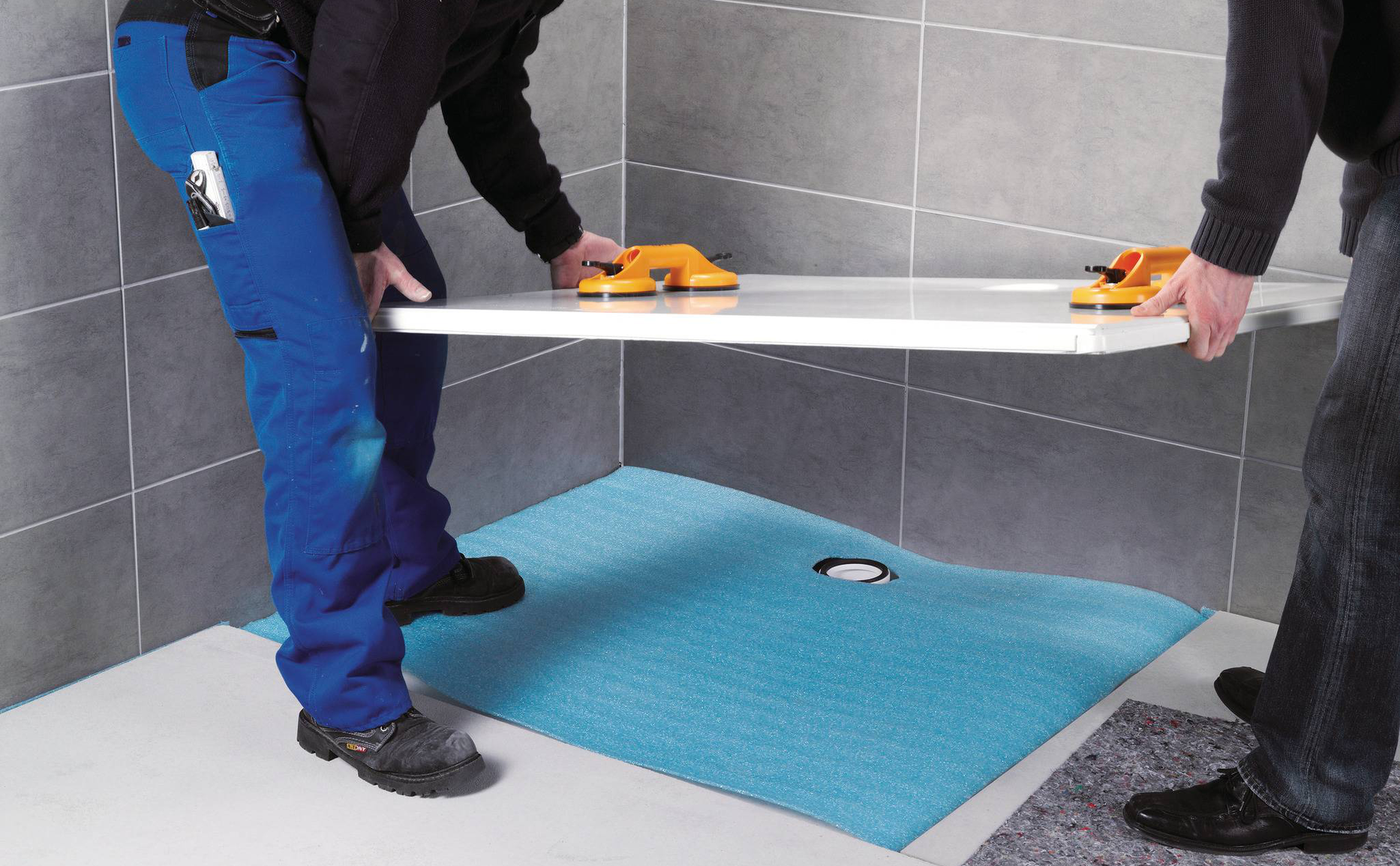 Our experts install a HÜPPE shower tray with a suitable seal in accordance with DIN 18534.