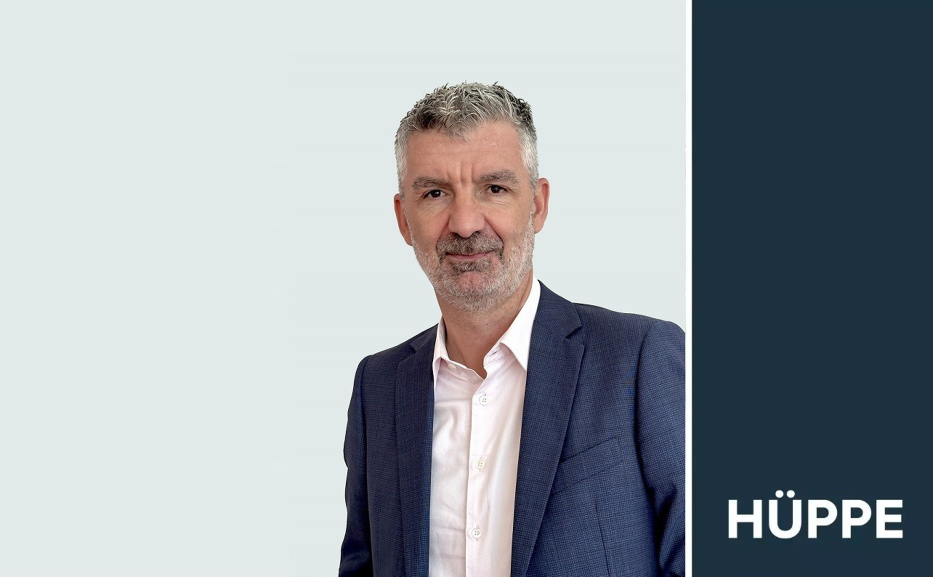 ‘I'm really looking forward to working with the respective country teams to prepare the market for a brand with so much potential and such a convincing product range, such as Hüppe has,’ explains Gregory Crouzeix. From 1 September 2024, the 49-year-old Frenchman will head up international sales team as Sales Director. He also joins the Ammerland-based shower specialist's French sales company as Managing Director.